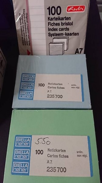 Karteikarten und 2 Boxen, z.B.zum Wörter lernen,Adresskartei