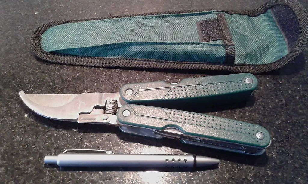 Garten Multi-Tool: Gartenschere mit zusätzlichen Funktionen