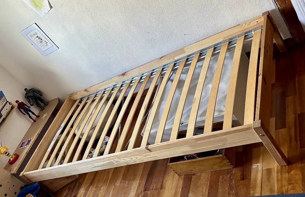 Einzelbett 90x200 Holz