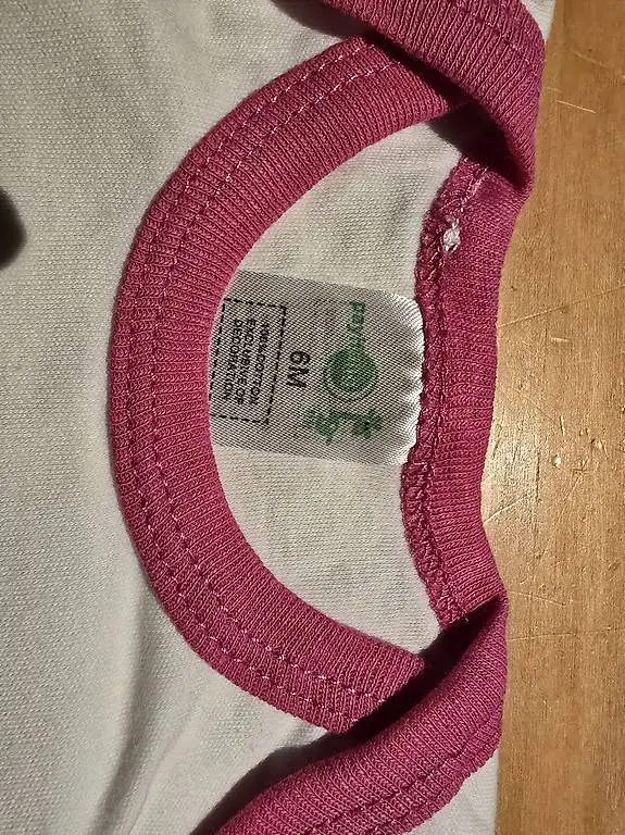 neue bodys ab 6 monate. 1 stk. 5 fr.