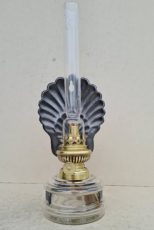 Kleine herzige Petrollampe Tischlampe mit Muschelreflektor