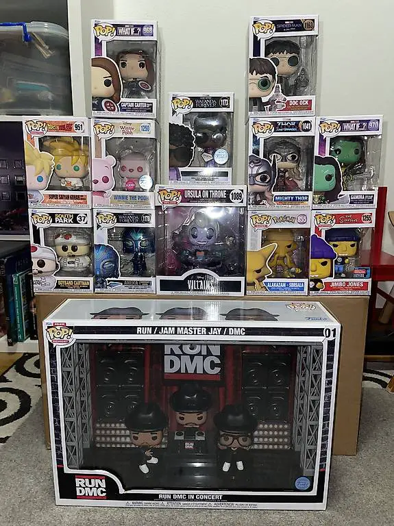 13 Funko Pop