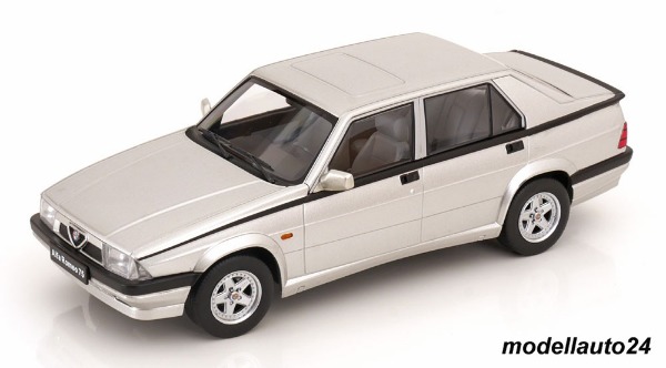 Alfa Romeo 75 2.0 Twin Spark 1989 silber / Triple9 1:18