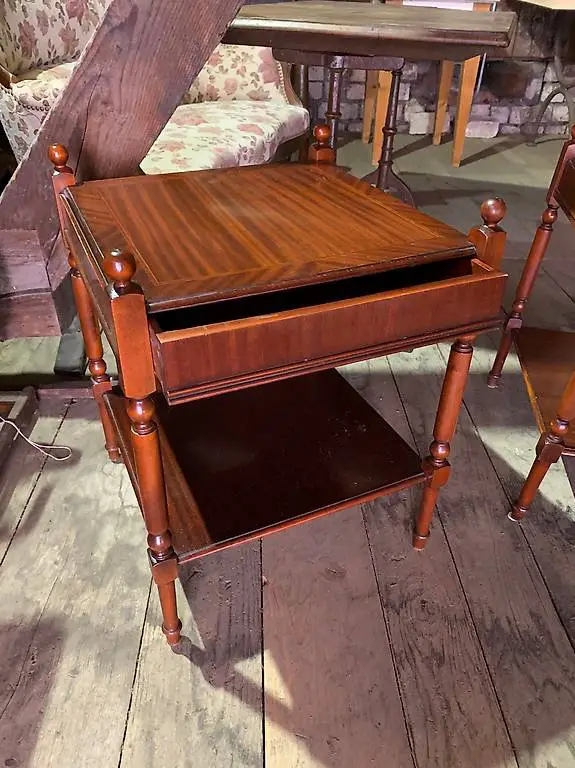 Tischli, Möbeli im Tudor Stil, mit 1 Schublade