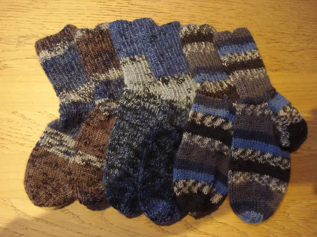 Wollsocken handgestrickt Gr. 24/25