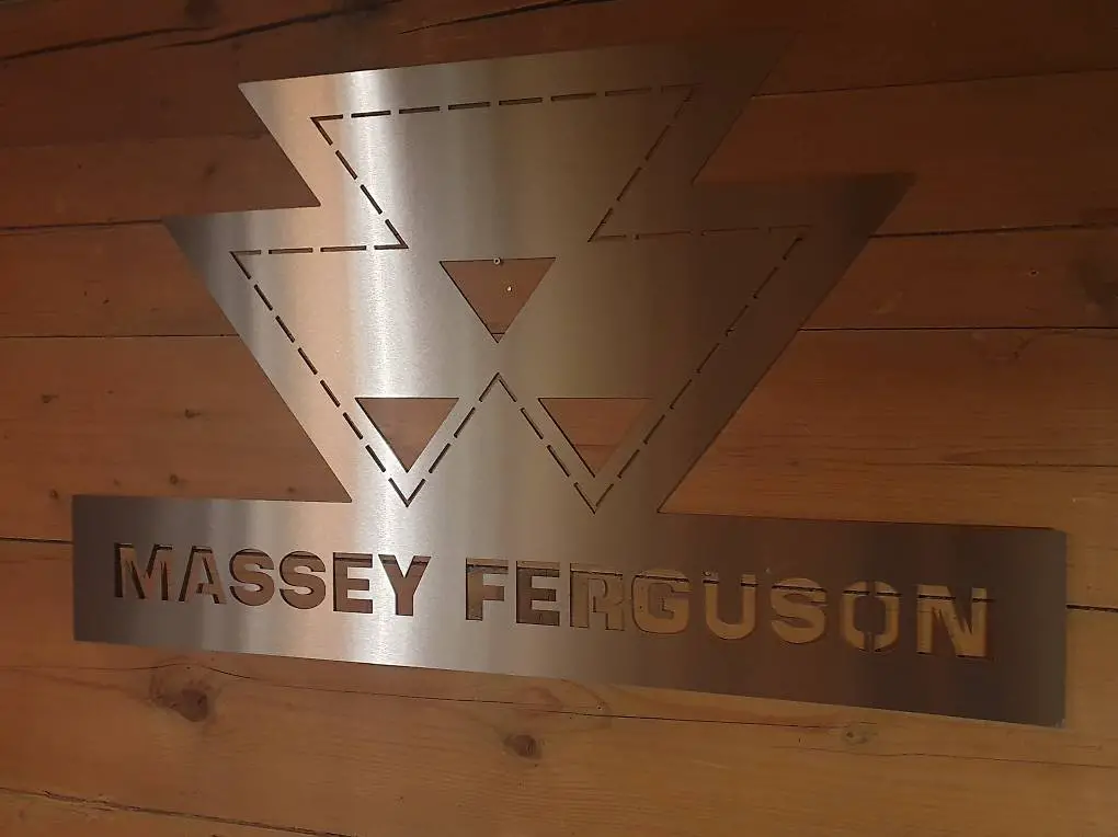 grosses massey ferguson wamdemblem
