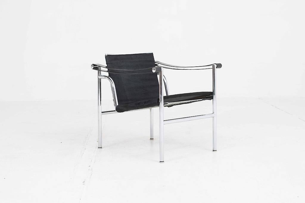 Le Corbusier LC1 Sessel von Cassina mit schwarzem Fell