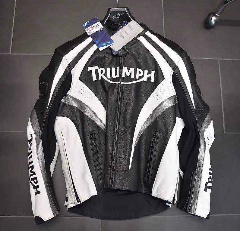 NEUMotorradlederjacke Triumph Cobra Gr. 44