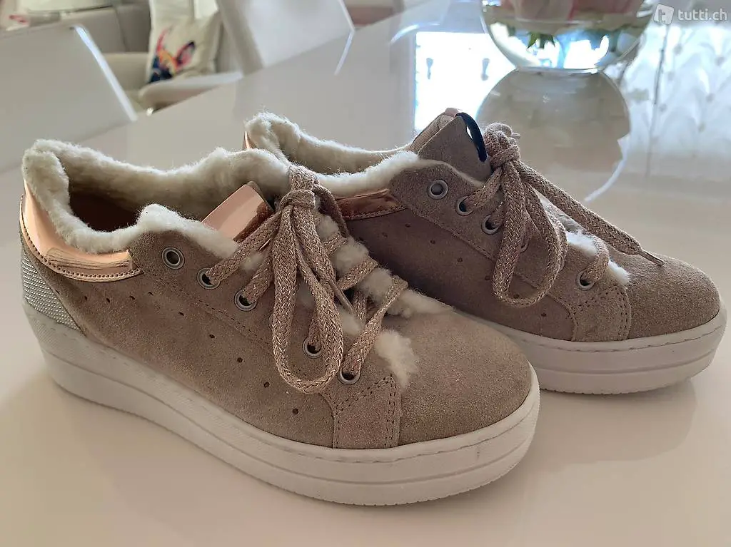 Plateauschnürer aus Velourleder 36