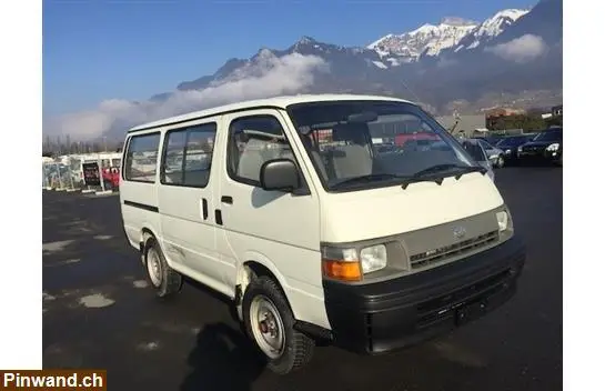 Toyota Hiace oder Toyota Previa.