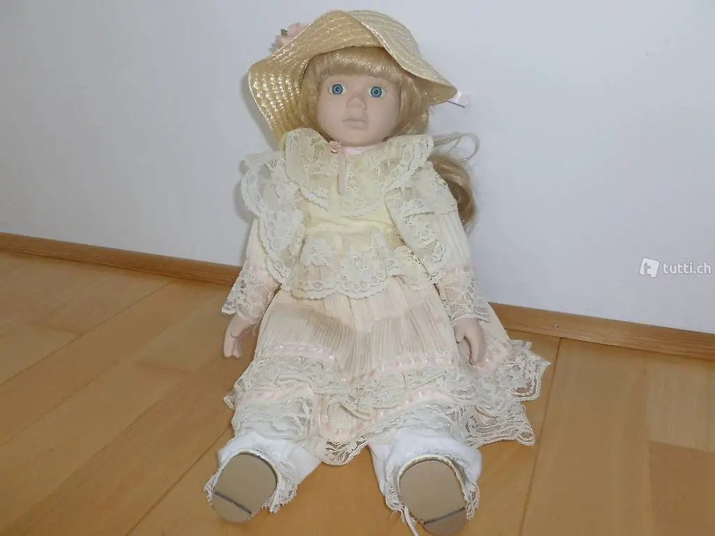 Porzellanpuppe