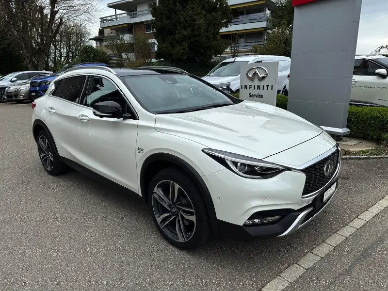 infiniti qx30 2.0t luxe tech dct awd