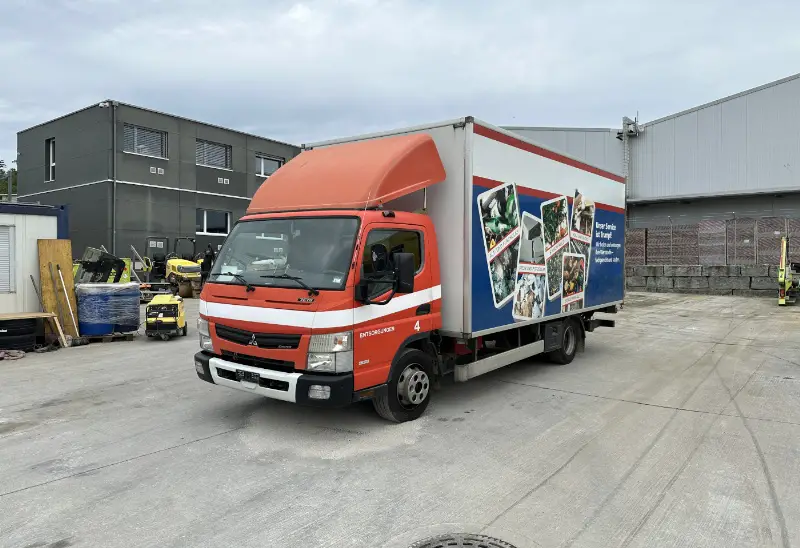 MITSUBISHI, Fuso 7C18 Koffer / HB, Kunststoffkoffer isoliert