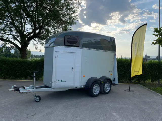 HUMBAUR, Equitos Alu Plus 2.4t, Pferdetransporter
