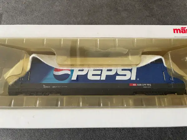 Märklin H0 34633 Serie 460 der SBB, "PEPSI"