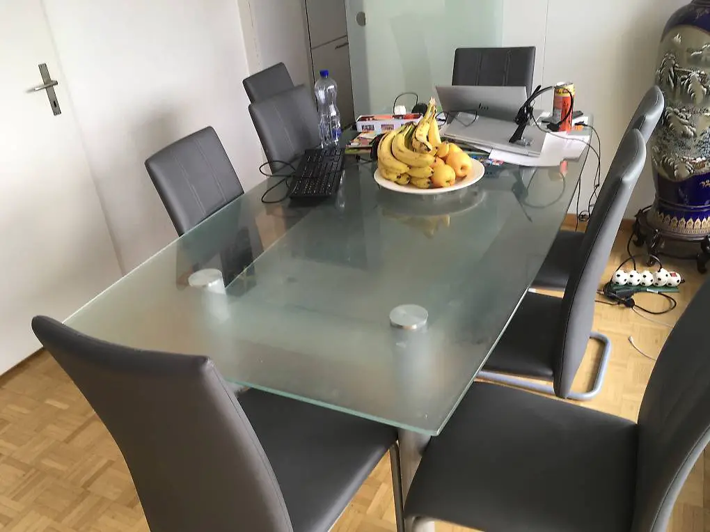 Tisch mit 8 Stühlen gebraucht