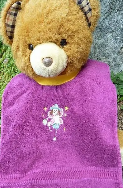 Lätzli bestickt, Fee mit Hut