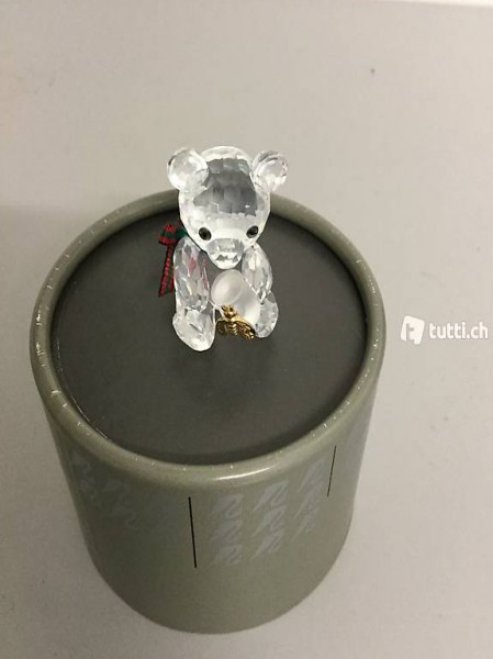 Kris Bär mit Honigtopf