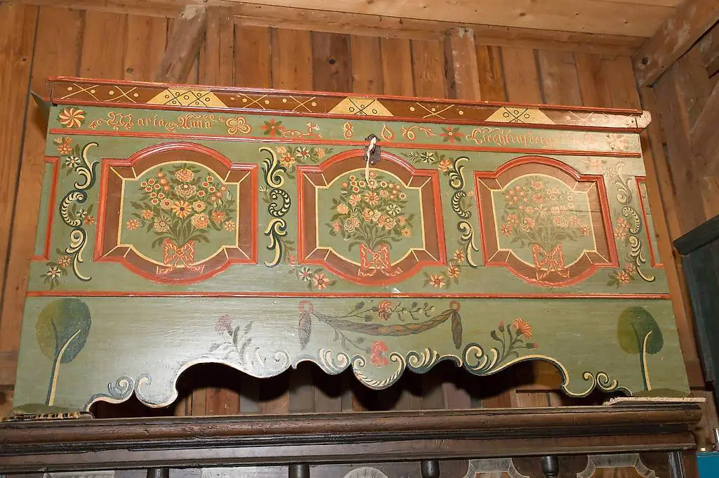 Barocktruhe bemalt, grün Töne, antik, gross, Zange Schloss