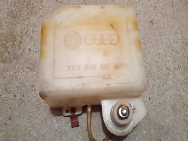 VW Käfer karmann Wasser Behälter mit Motor.