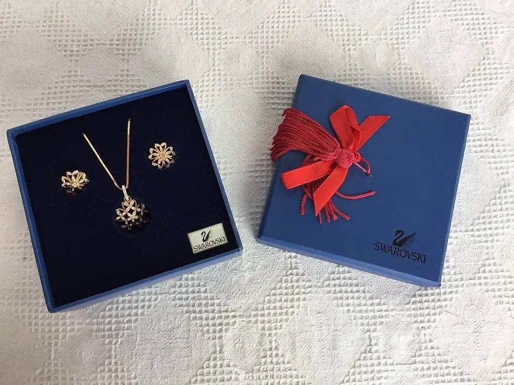 Ältere Swarovski Kette mit dazugehörenden Ohrclipse