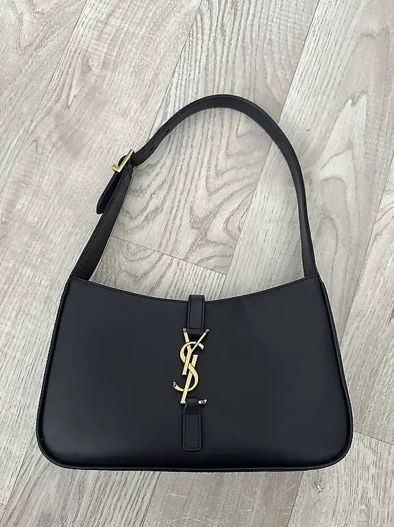 Yves saint laurent le 5 à 7 hobo - bag aus Glattleder