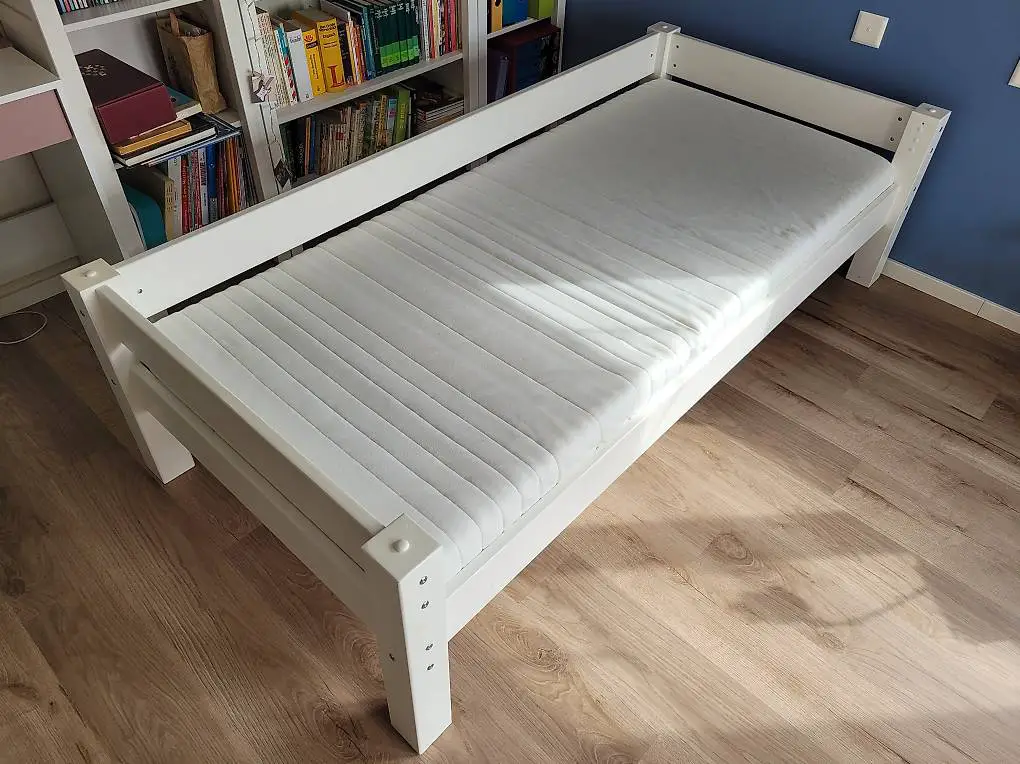 Bett 90/200, Massivholz, weiss