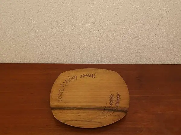 Schweizer Handarbeit: Nussbaum Schale Brotschale vintage