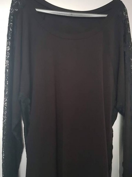 Einzelstück, made in CH, schwarzes Oberteil mit Spitzen, Neu