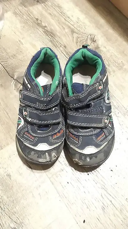 Diverse Schuhe Grösse 28 (nr1)