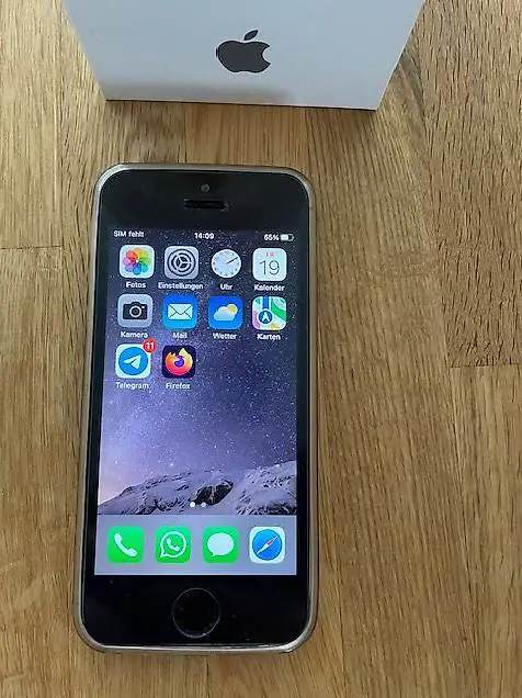 iPhone SE Apple Smartphone 5