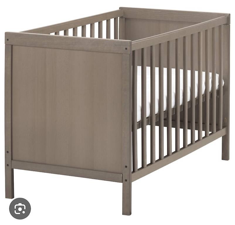 Komplettes IKEA Babyzimmer Sundvik in braun