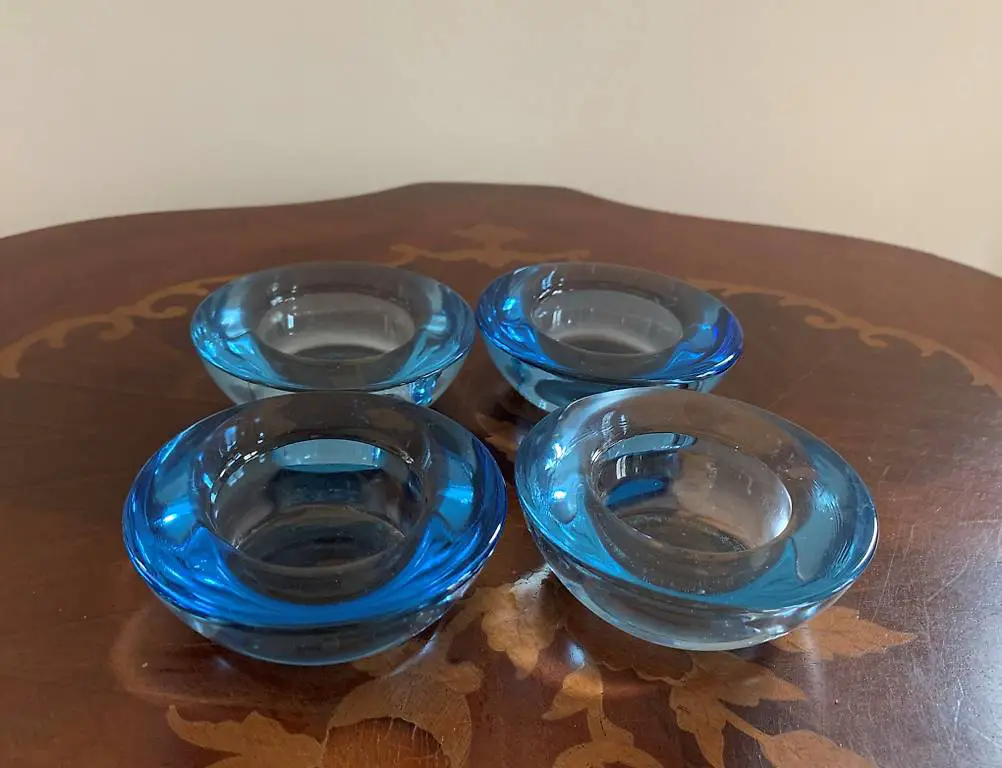 4 schöne blaue Kerzenhalter aus Glas wie NEU