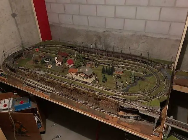 Modelleisenbahnanlage Märklin H0 in Wandschrank