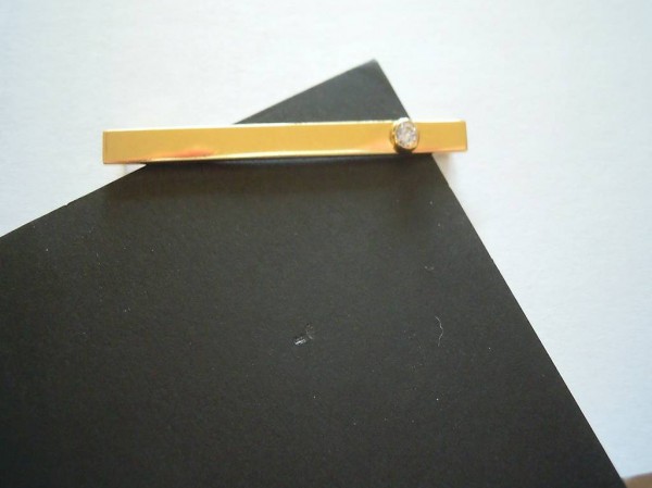 Pince cravatte en or jaune 750 (5 g) avec brillant 0.25