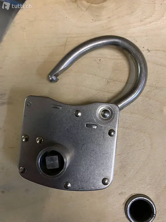 Vorhängeschloss, Schloss