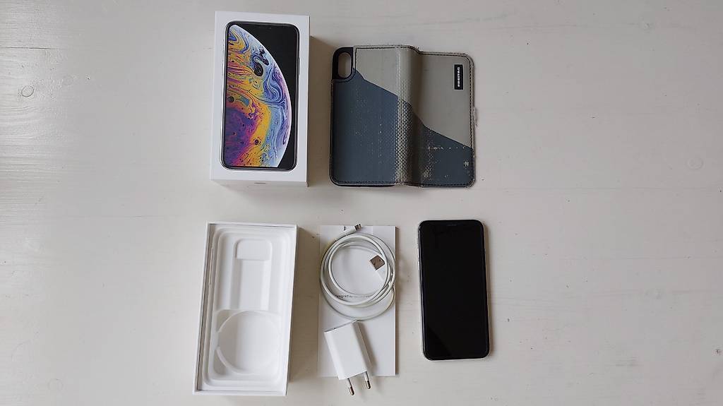 iPhone XS 64 GB Silver inkl. Zubehör
