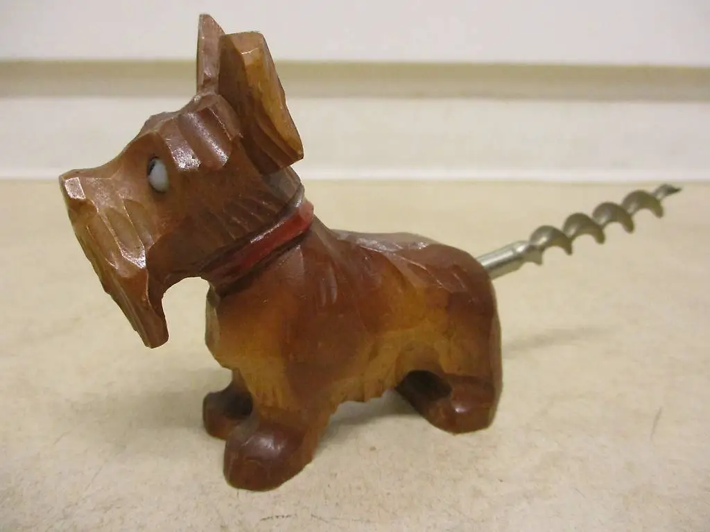 Zapfenzieher handgeschnitzt Hund Brienz cavatappo Hund