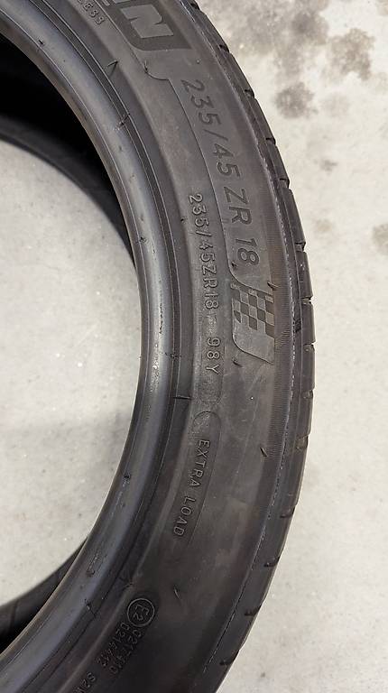 4x Michelin Pilot Sport 4 Reifen 235/45 R18 (Tesla Model 3)