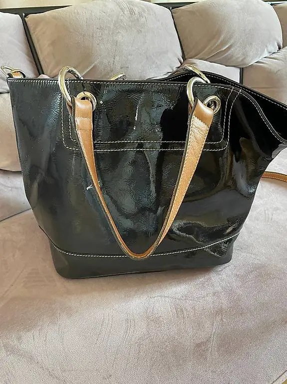 Lackleder-Tasche aus Italien? Echtleder, glänzend schwarz