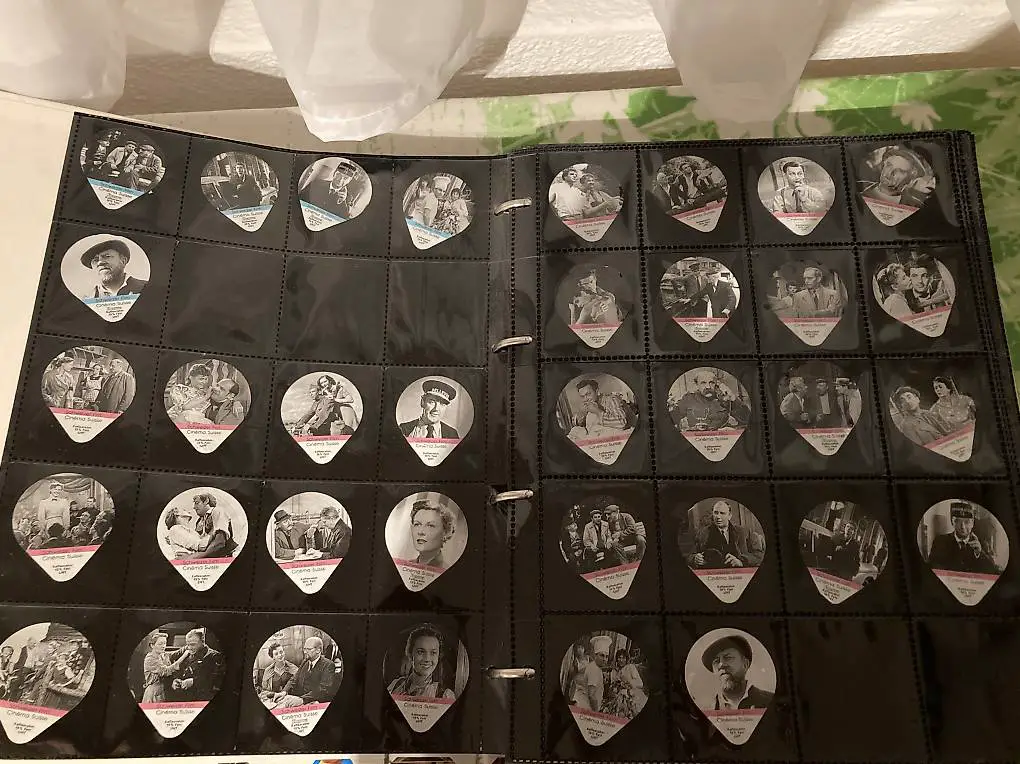 Kaffeerahmdeckeli (Fotos nur ein Teil der Sammlung)