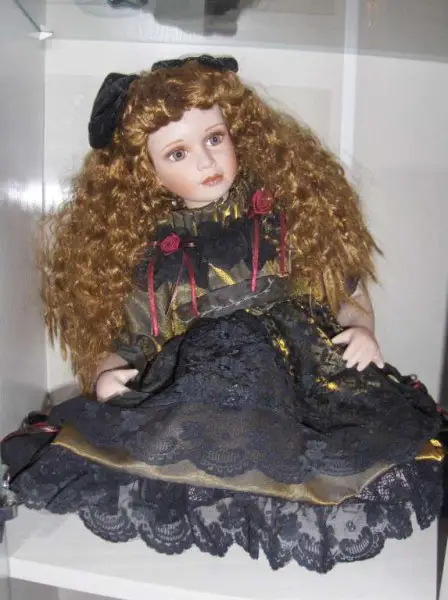 Porzellan Puppe "Maria" 40 cm gross Sitzpuppe