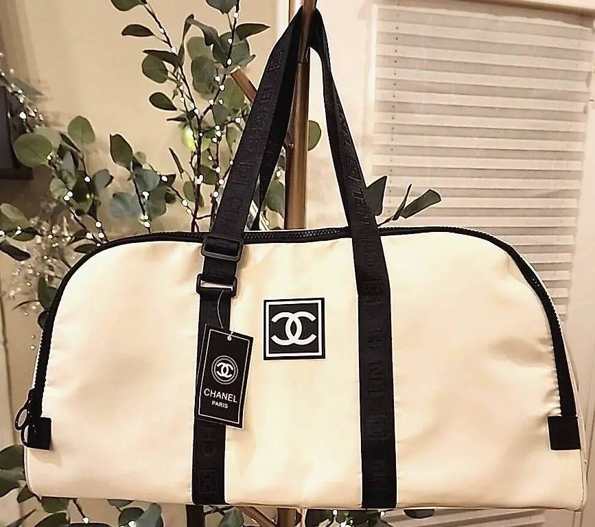 CHANEL CC Logo Duffel Weekender / Reise / Sport Duffle Bag