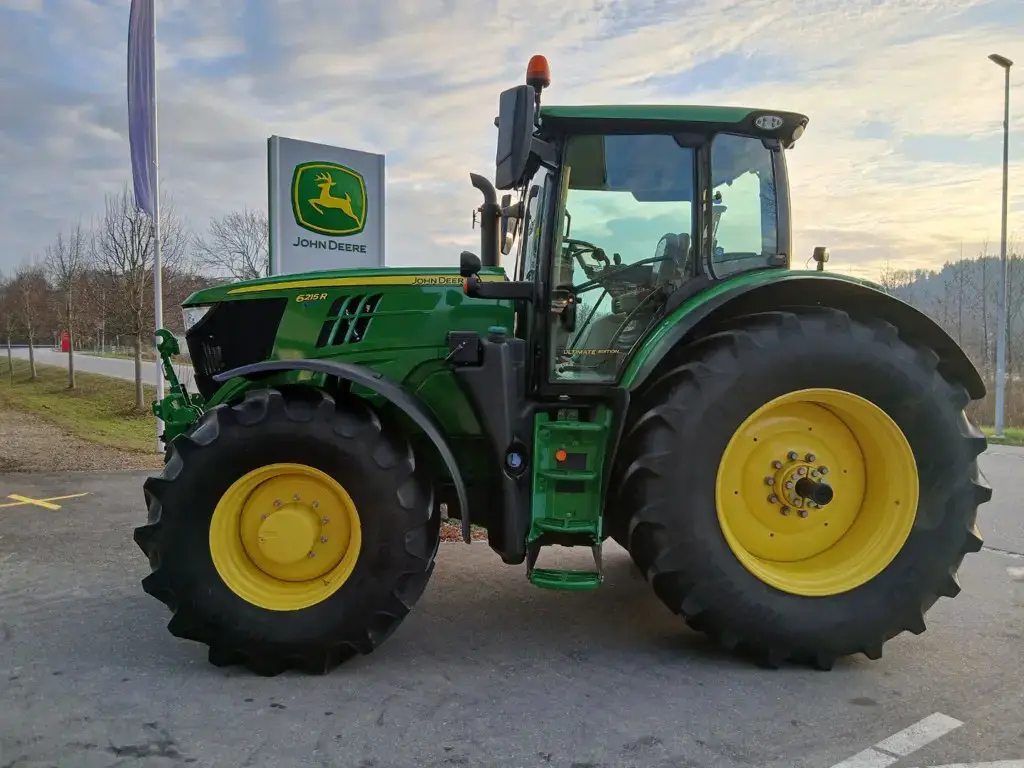 John Deere 6215R