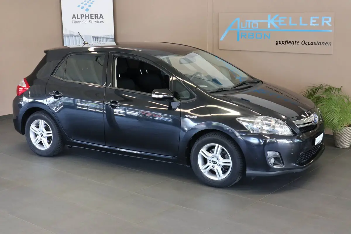 toyota auris 1.8 hsd linea sol