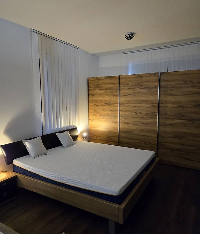 Schlafzimmer komplett Nuss