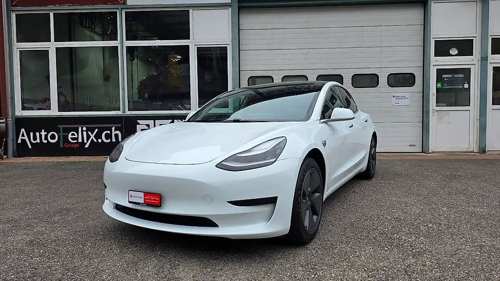 Tesla Model 3 306CV, Collaudo e Servizio