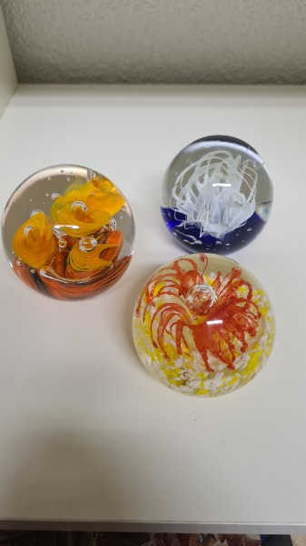 3 x Briefbeschwerer Glaskugeln Glaskunst Deko