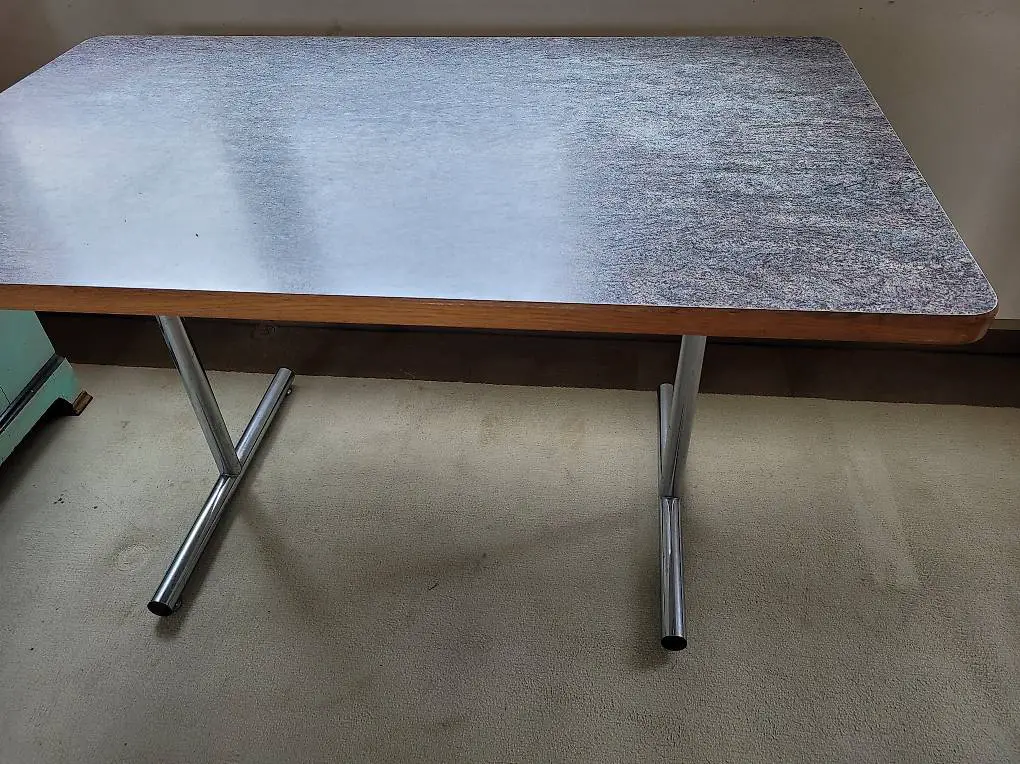 Stabiler Tisch / Esstisch / Küchentisch