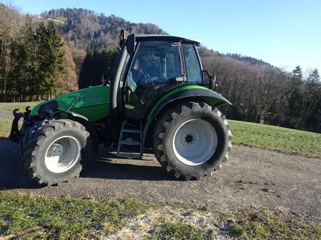 Traktor Deutz Agrotron 105 MK3 mit Fronthydraulik